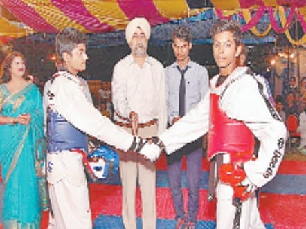 tikwando mein padak jeete