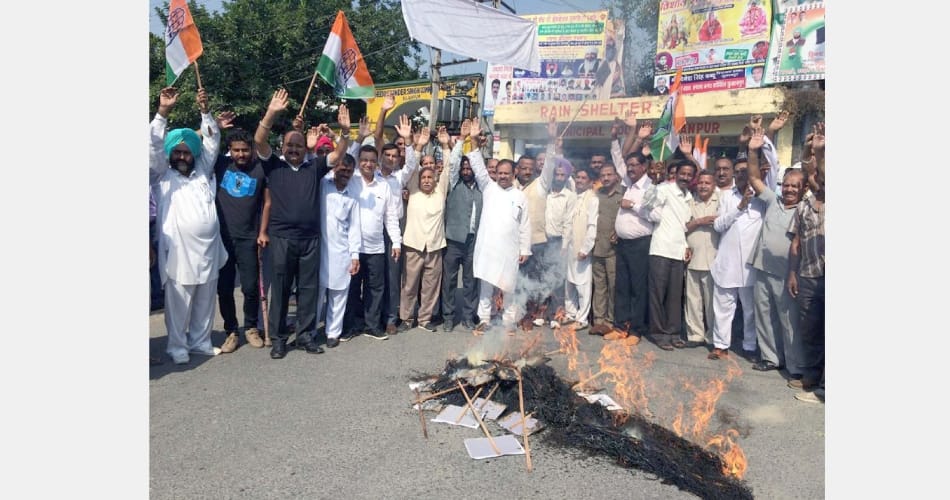 Big politics is playing in punjab on Chitta ravan, protest in going on