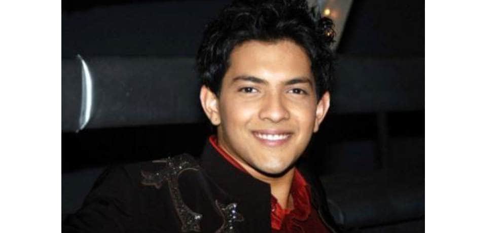 udit narayan son aditya narayan here is controversies