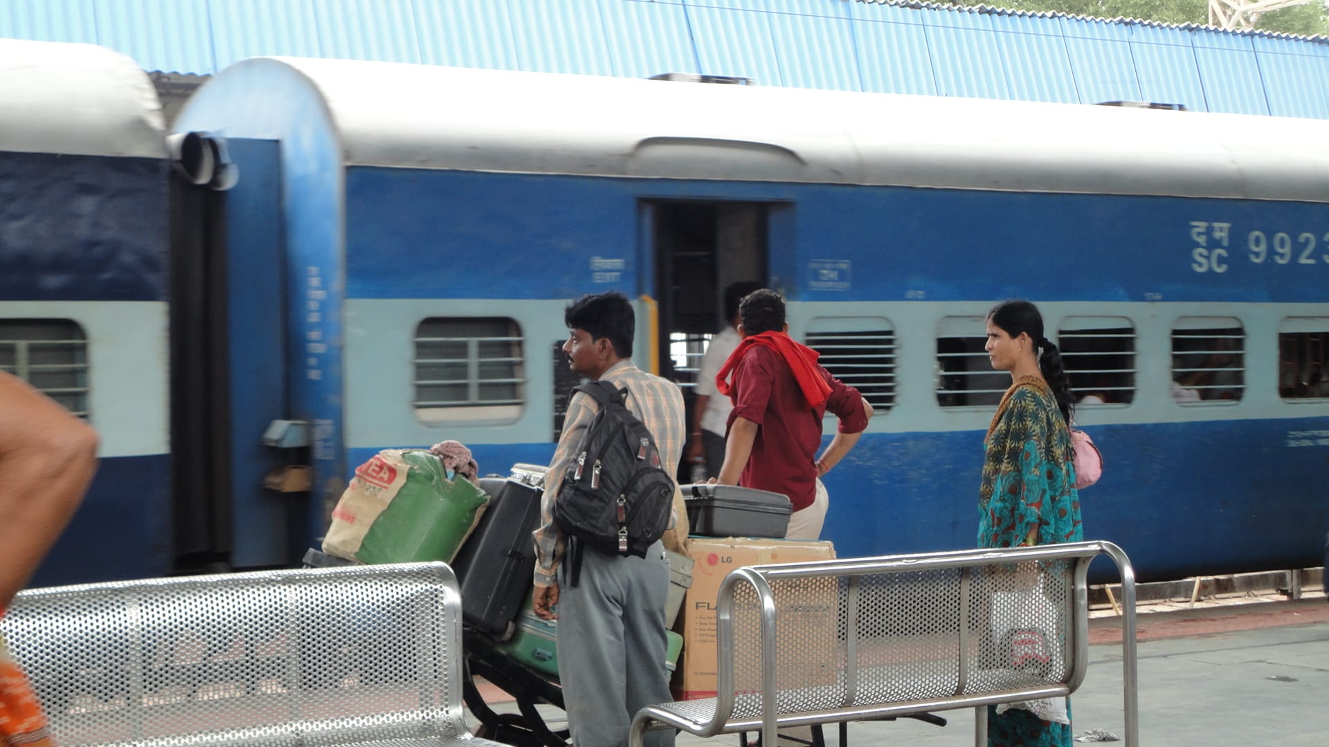 unknown man left sleeper on railway track, ajmer haridwar express train escaped to derail 