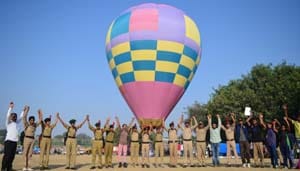 Hot balloon flying motivated to vote