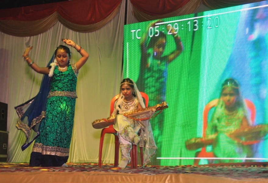 sharad mele mein nrty aur gaayan se baandha sama
