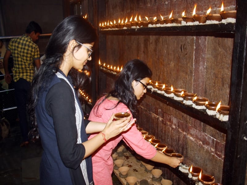 deepdan in bankebihari temple