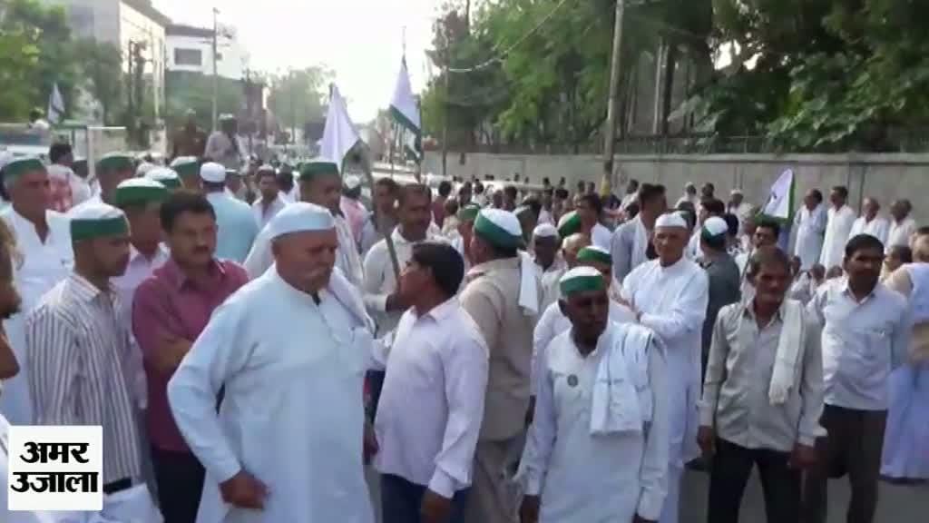 धरने पर बैठे किसान की हालत बिगड़ी, दिलाया उपचार