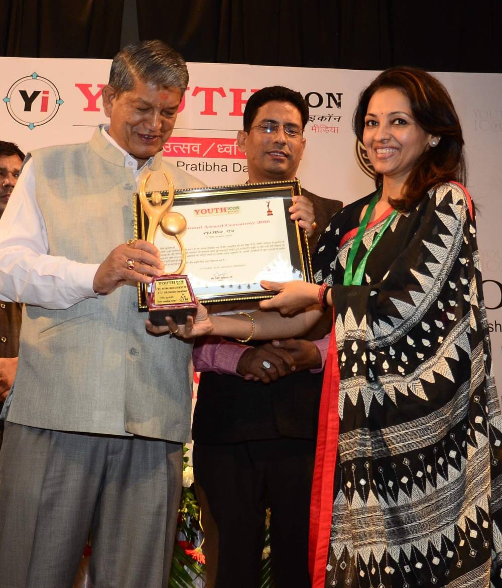Cm harish rawat honoured Uttarakhand talent..