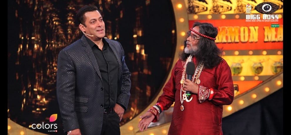 omji maharaj entry in big boss shocks everyone even he clean bolds deepika and salman with his gigs