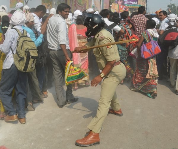 Police lathicharge at shiksha prerak in lucknow