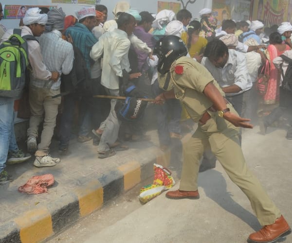 Police lathicharge at shiksha prerak in lucknow
