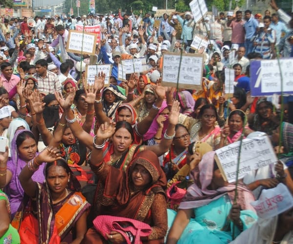 Police lathicharge at shiksha prerak in lucknow