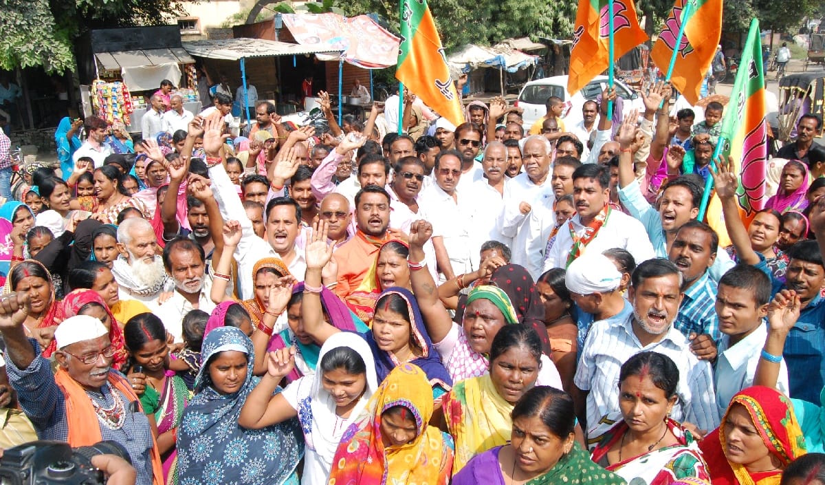 Water shortage, road blockades