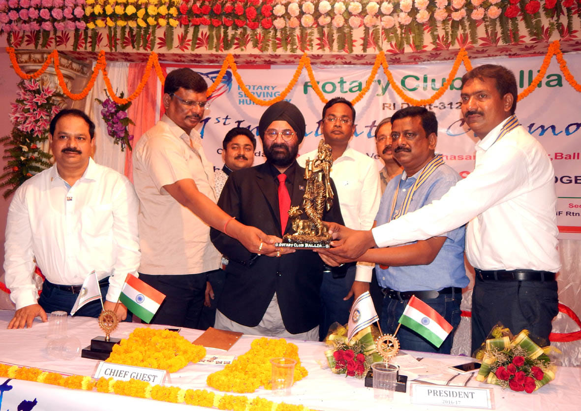 Rotary club padadhikariyon ko dilayi shapath