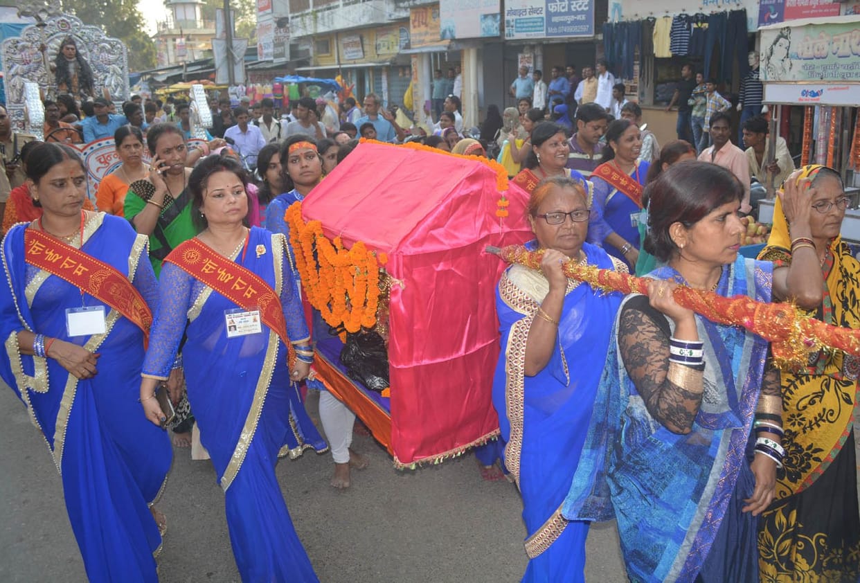 Sai derived from pomp procession