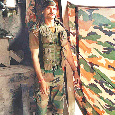 desh k liye shahadat pr garv hai
