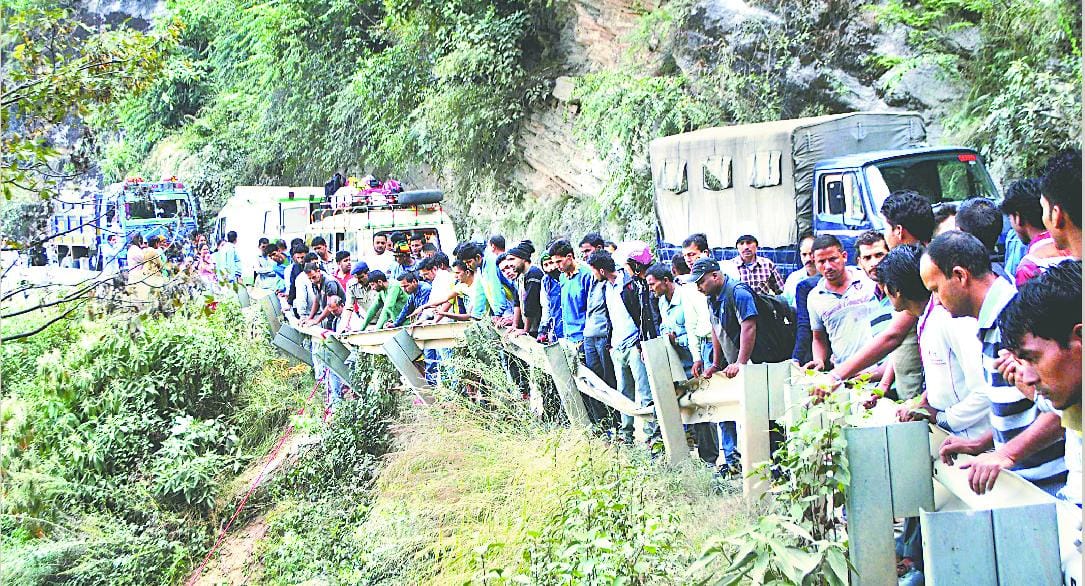 Trola crashed, a student's death