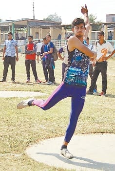 khelon mein khoob jhatke padak
