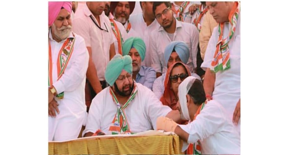 Punjab congress captain amarinder singh burn chitta ravan in ludhiana