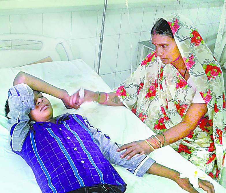 The teacher beaten student, bleeding out of the mouth-ear
