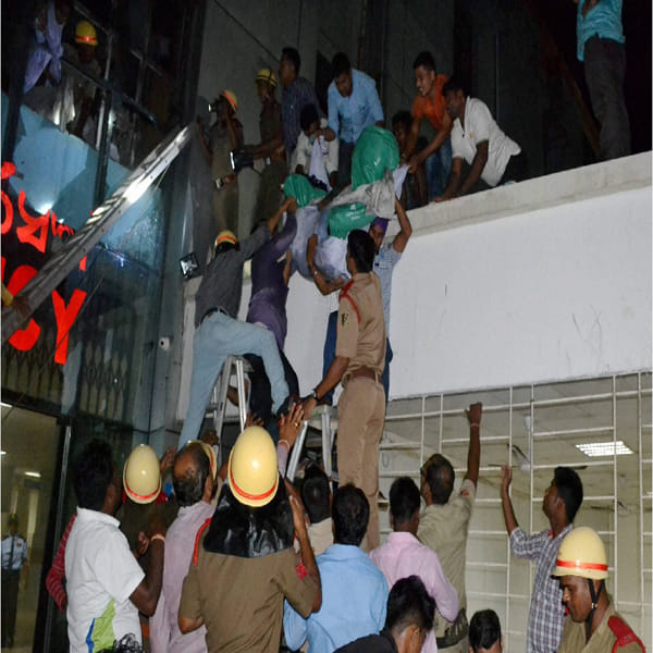 22 killed as fire engulfs SUM hospital in Bhubaneswar, many injured