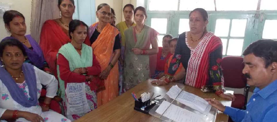 EE Water Institute besieged by women