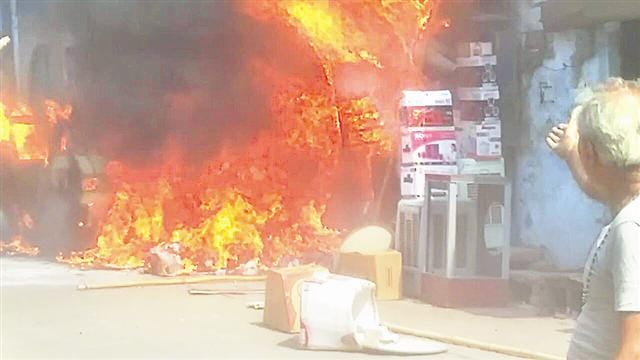 Rifiling gas in the car during the explosion, five shops Jlin