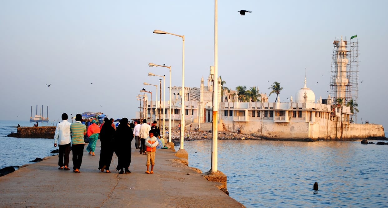 Women to get entry to inner sanctum of Haji Ali Mumbai