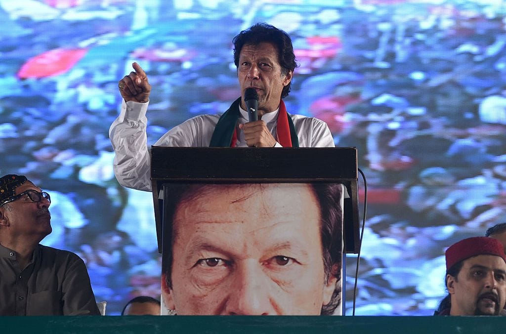 Cricketer-turned-politician Imran Khan warns Pak PM Nawaz Sharif by posting workout video