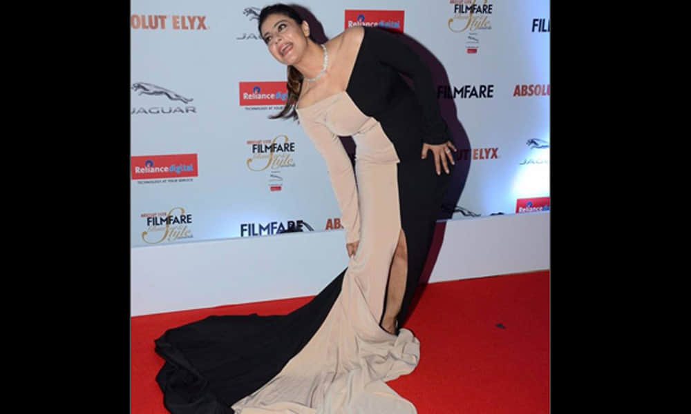 20 most shocking bollywood wardrobe malfunction 