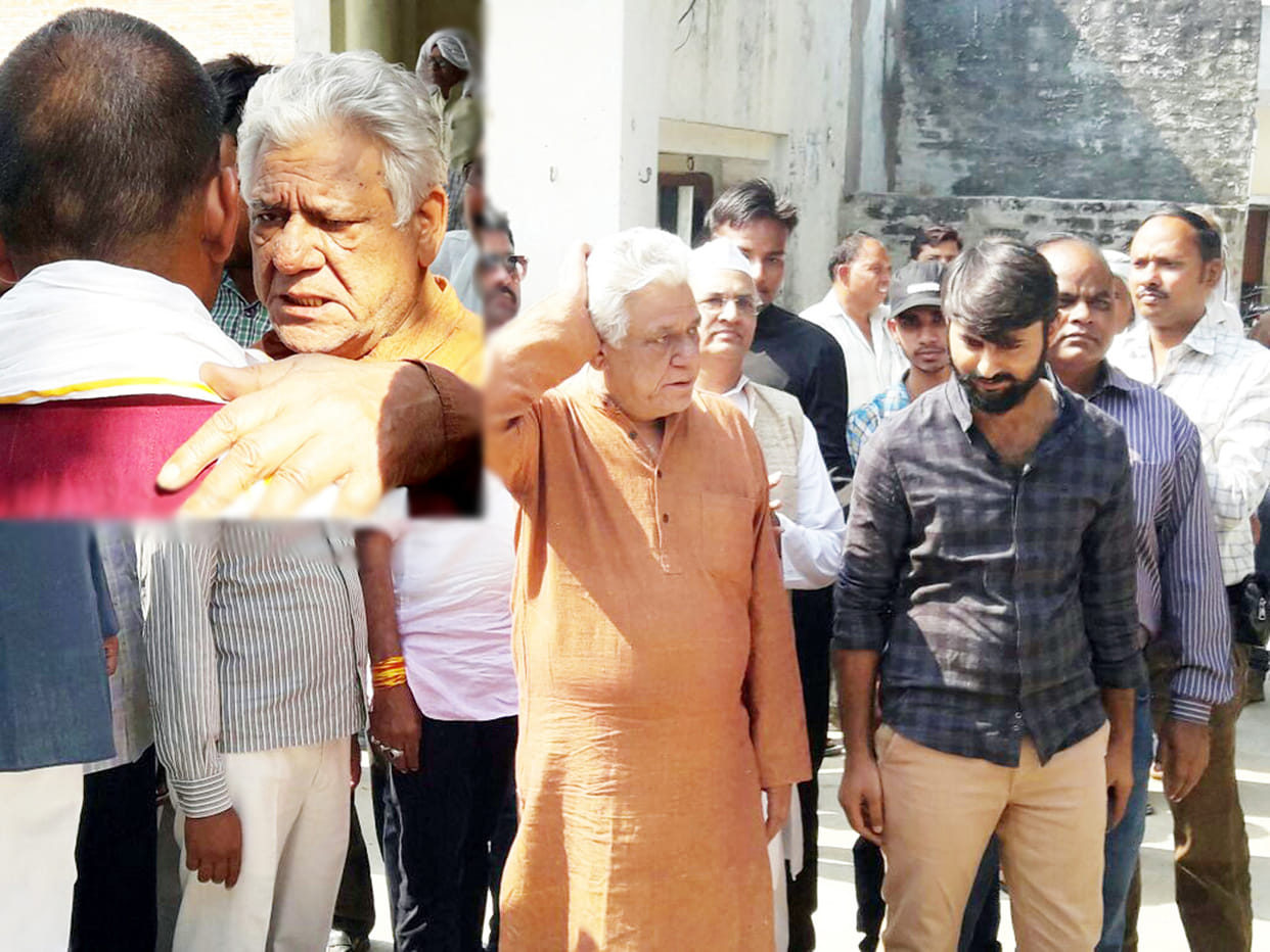 Martyr on his birthday at home crying bitterly actor Om Puri