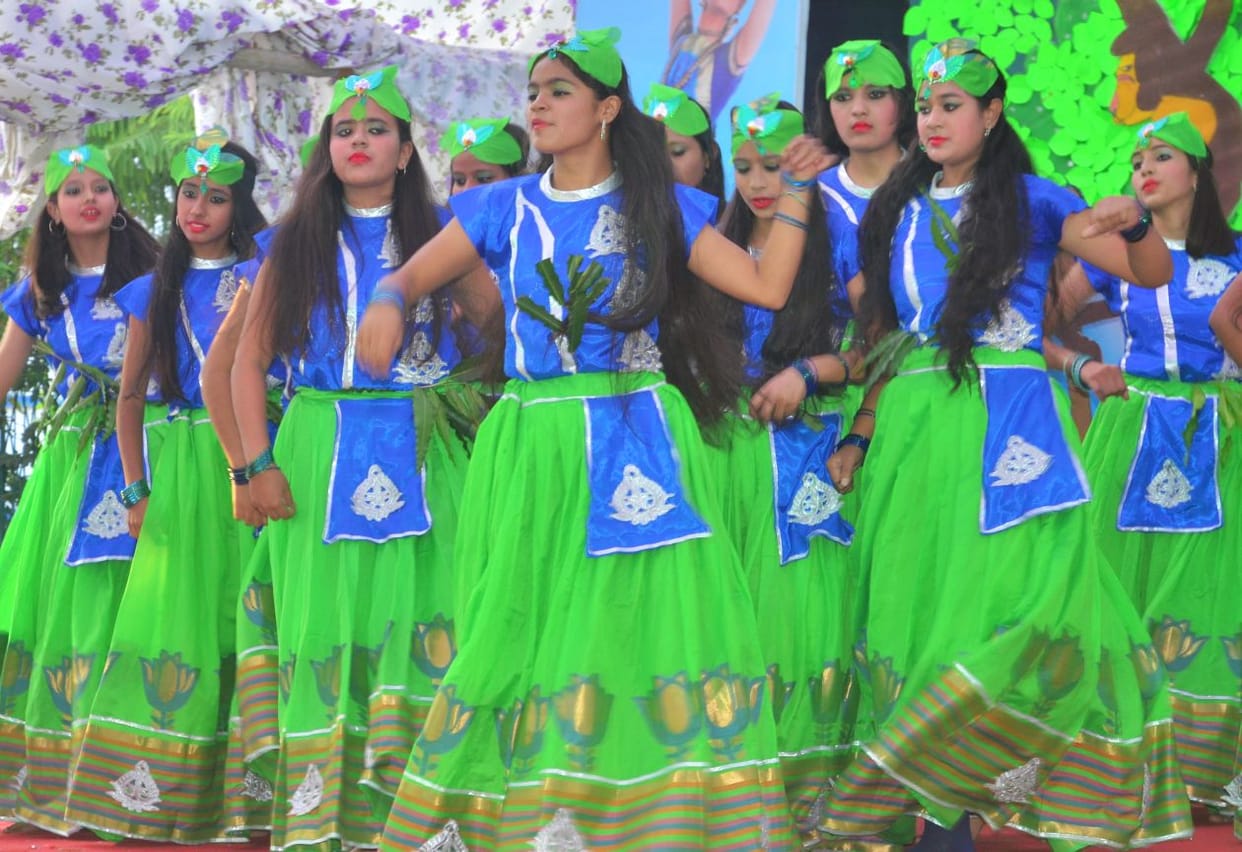 The message of environmental protection given by the tiny tots