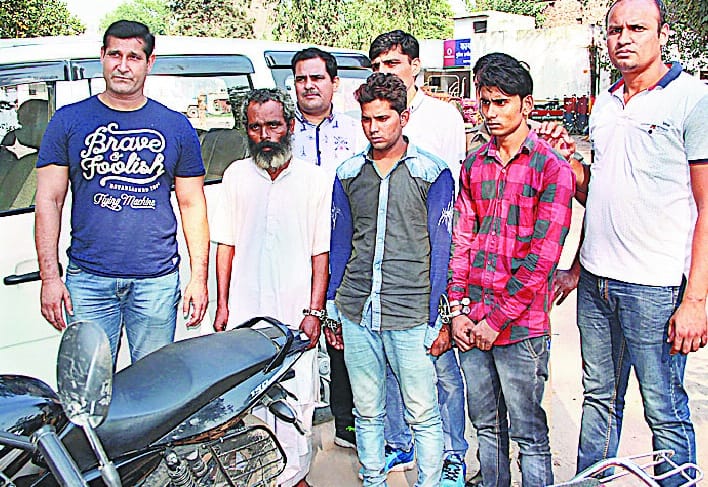 Robbers gang busted, three arrested