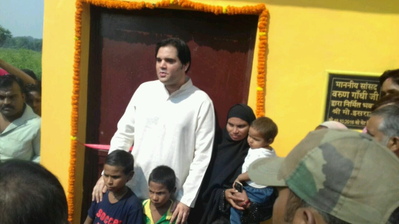 varun gandhi hands over house key to poor