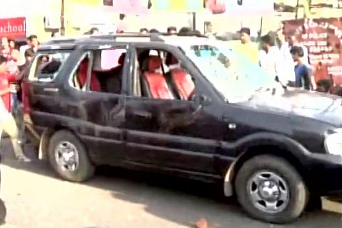 Convoy of BJP MP Babul Supriyo attacked in Asansol
