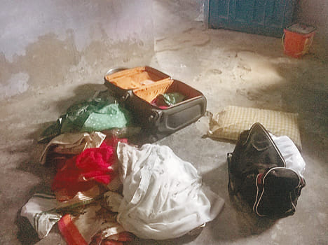 Entered the house looted jewelery worth Rs 2.7 lakh cash