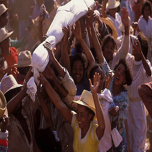  Dancing with the Dead in Madagascar