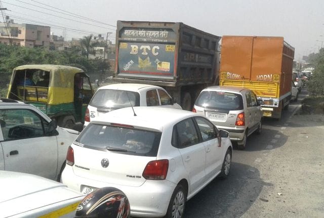 Tempo-truck against damage GT Road, NH-24 was jammed