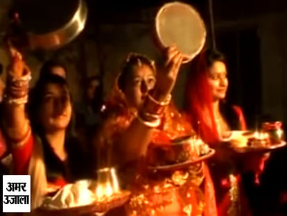 Hindu women celebrating karwa chauth fast for husband long age