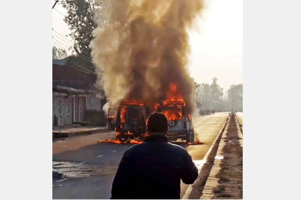 clash between protesters and police in kashmir
