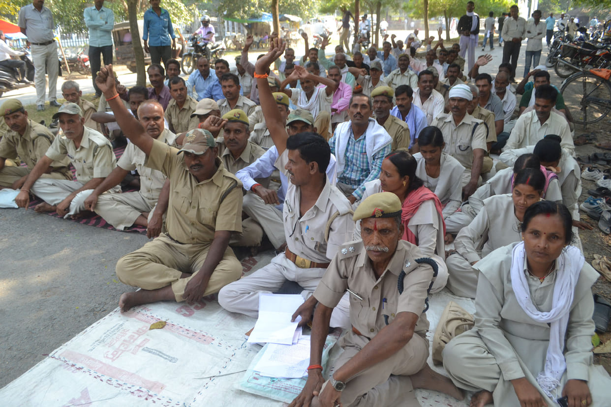 home gaurds started protest again 