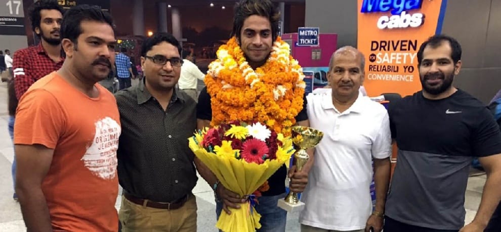 rahul joshi won mister world classic body award in gurgaon 