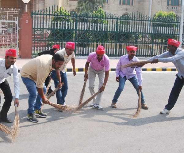 shikshamitra protest for their demands.