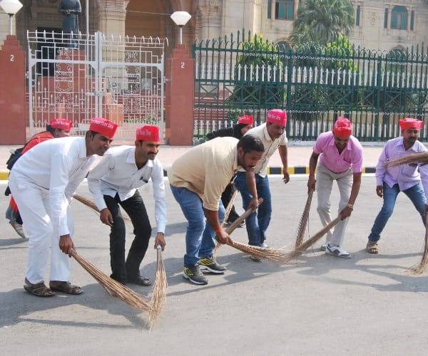 shikshamitra protest for their demands.