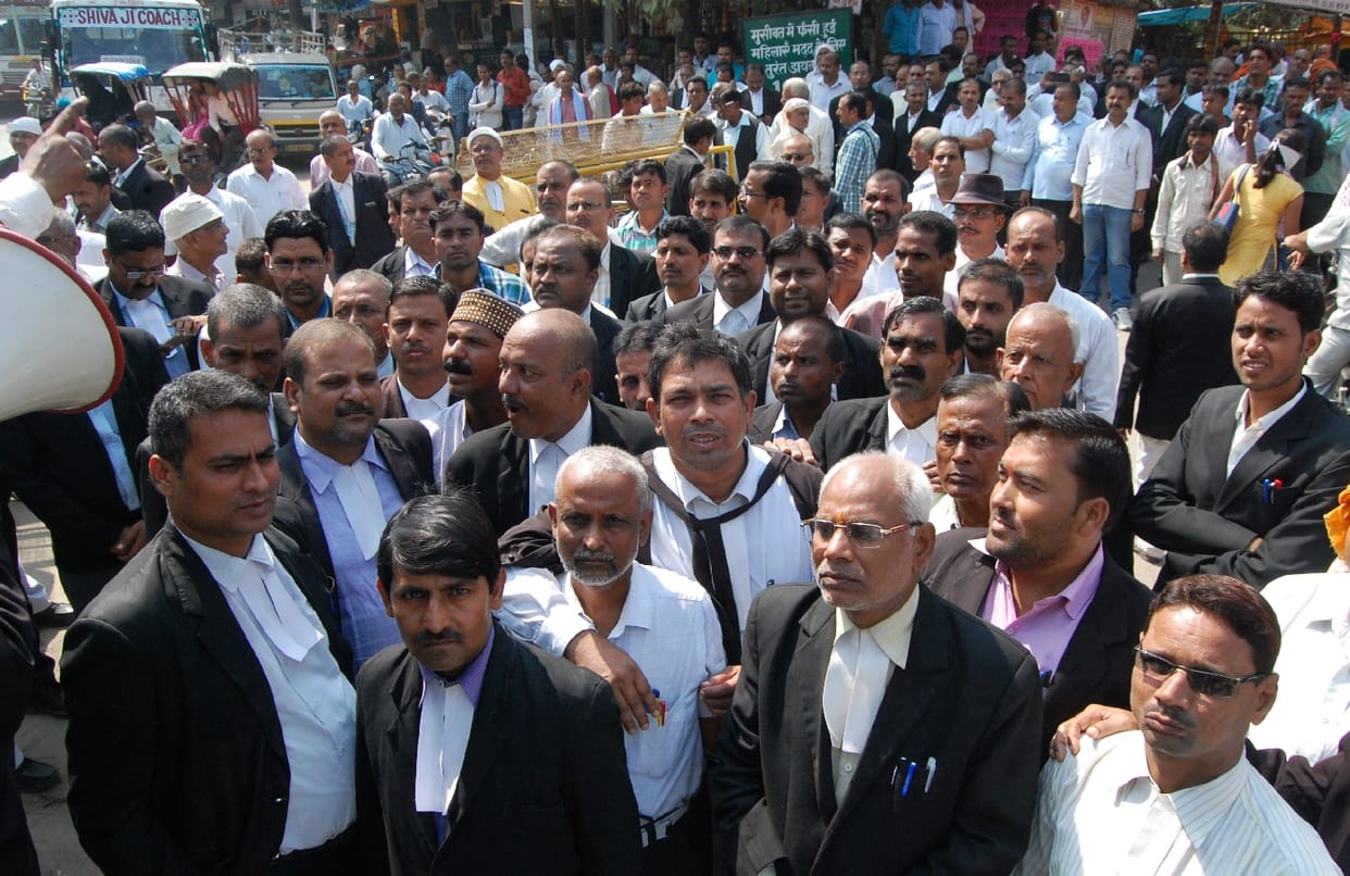 Lawyers blocking traffic performance