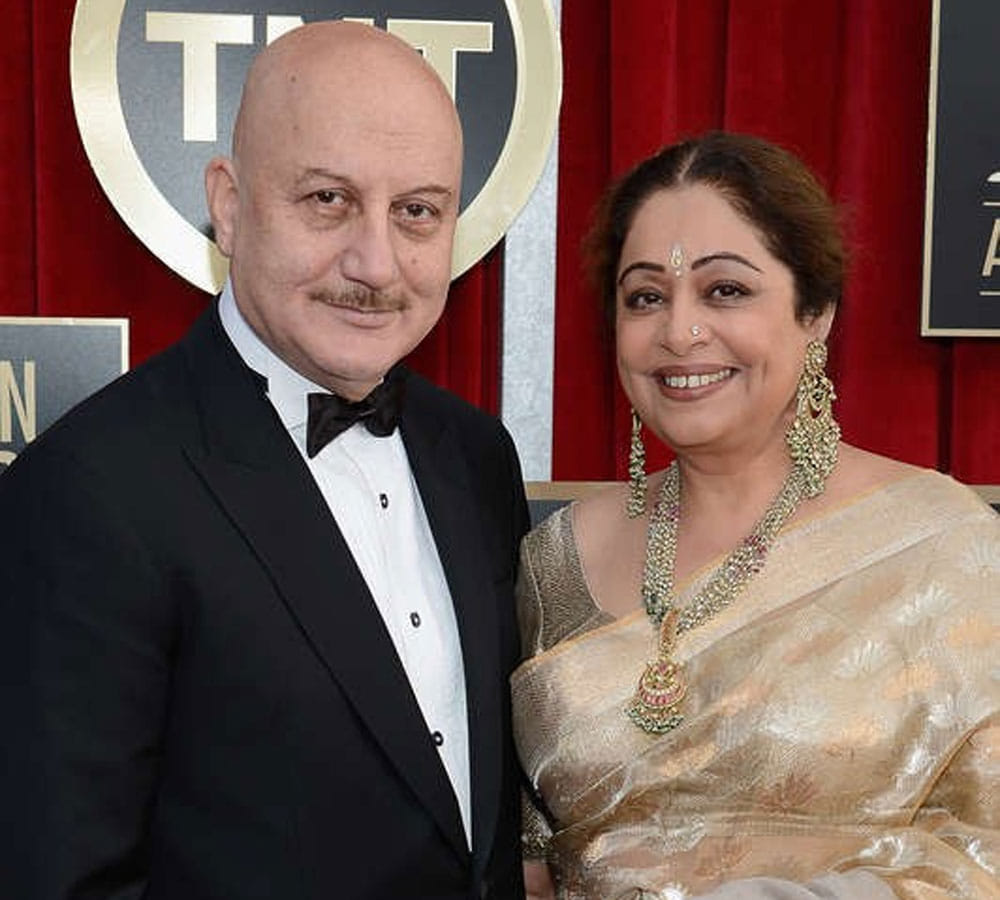 villains of bollywood and their beautiful wives 
