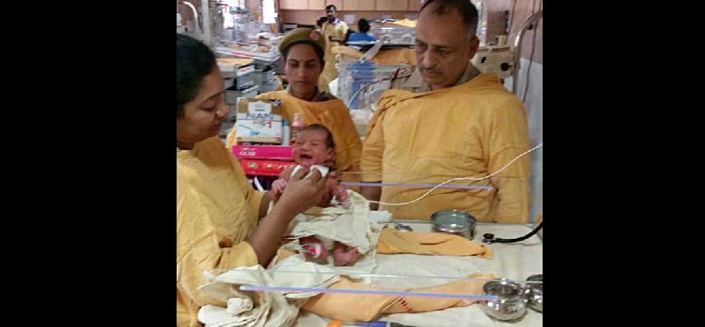 newly born kid found in delhi 