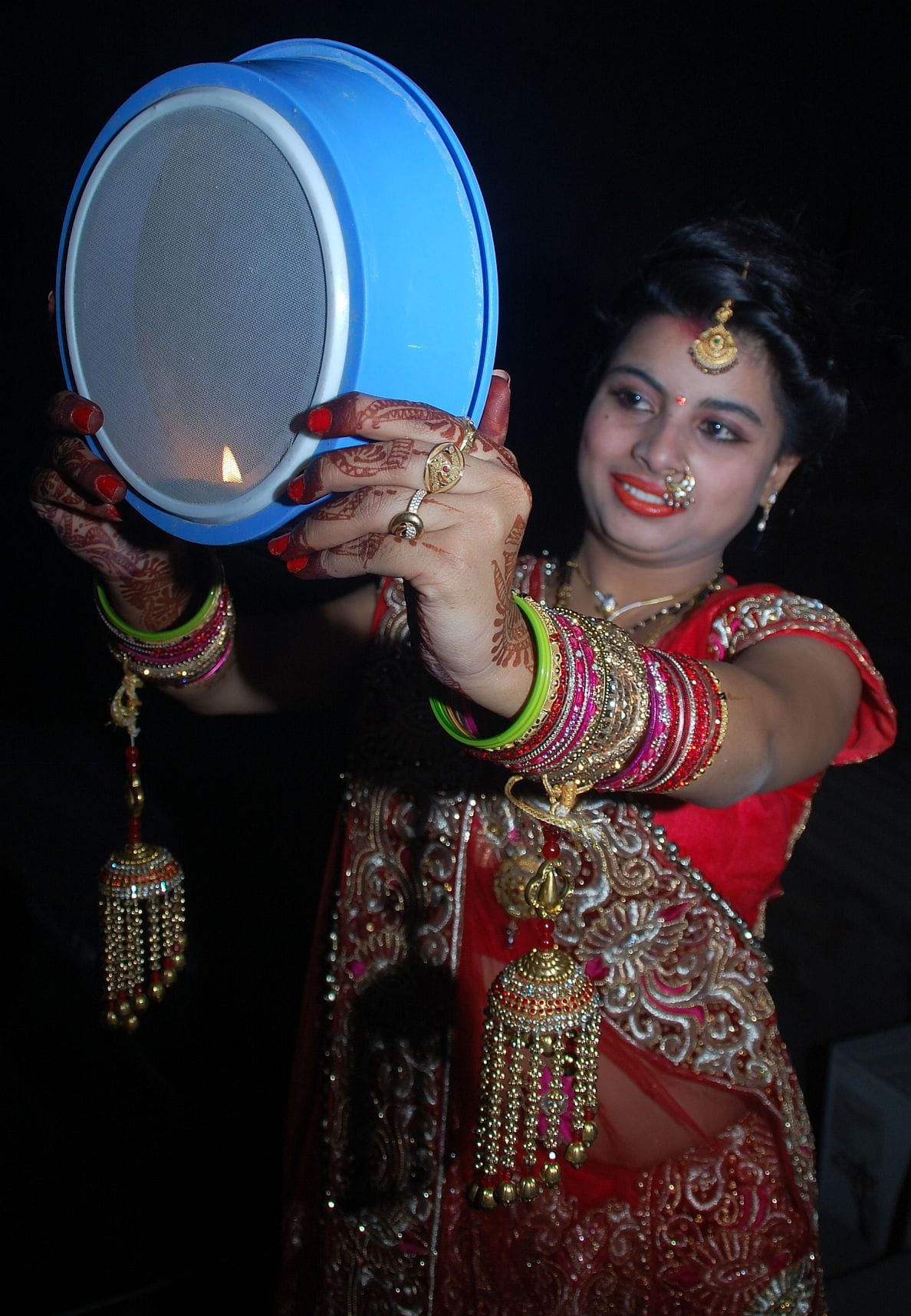 chandrama ko arghy dekar,chhalanee se nihaara chaand