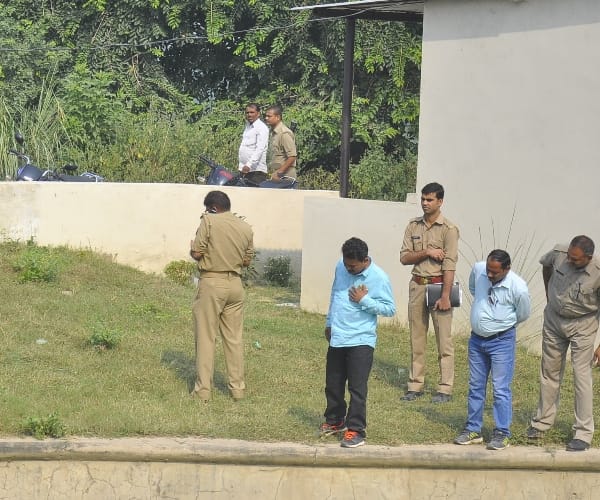  police found a girl's body in   river in Lucknow.