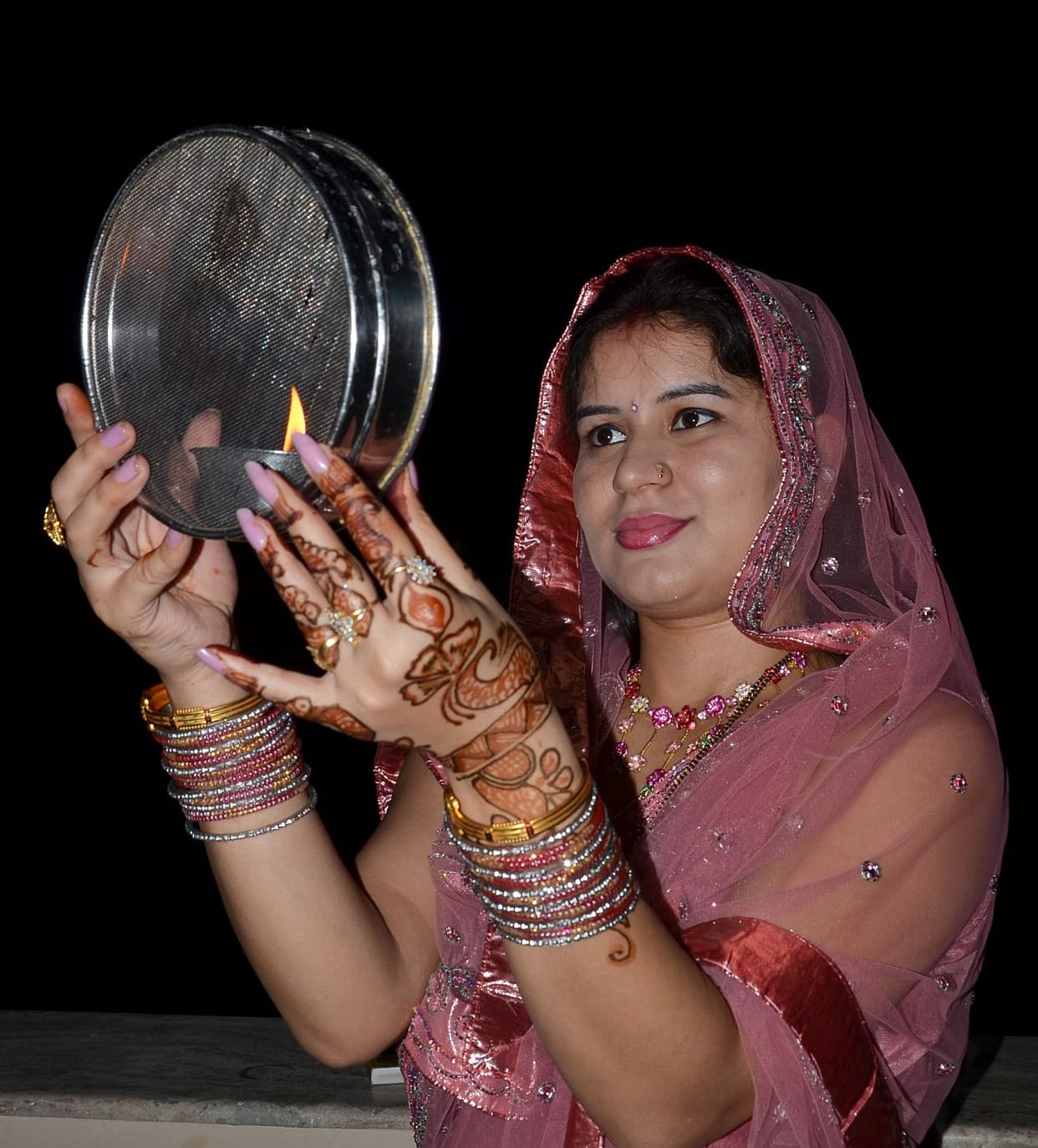 women open fast looking after moon