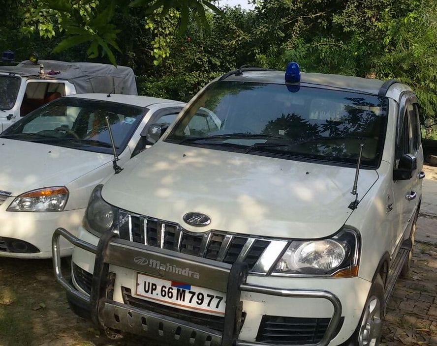 Five fake police detained six men in uniform