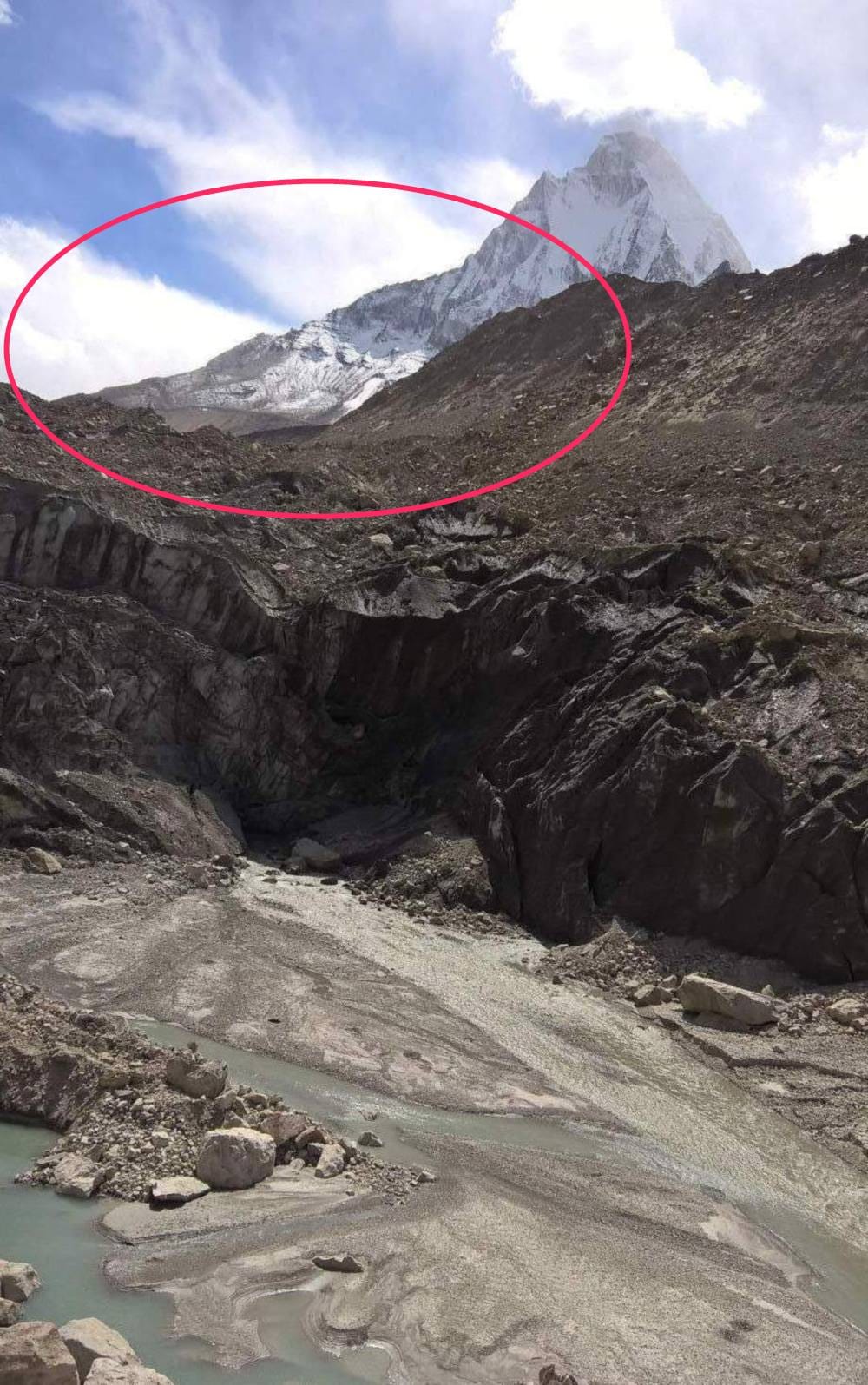 many cracks on gangotri glacier due to heavy rain 