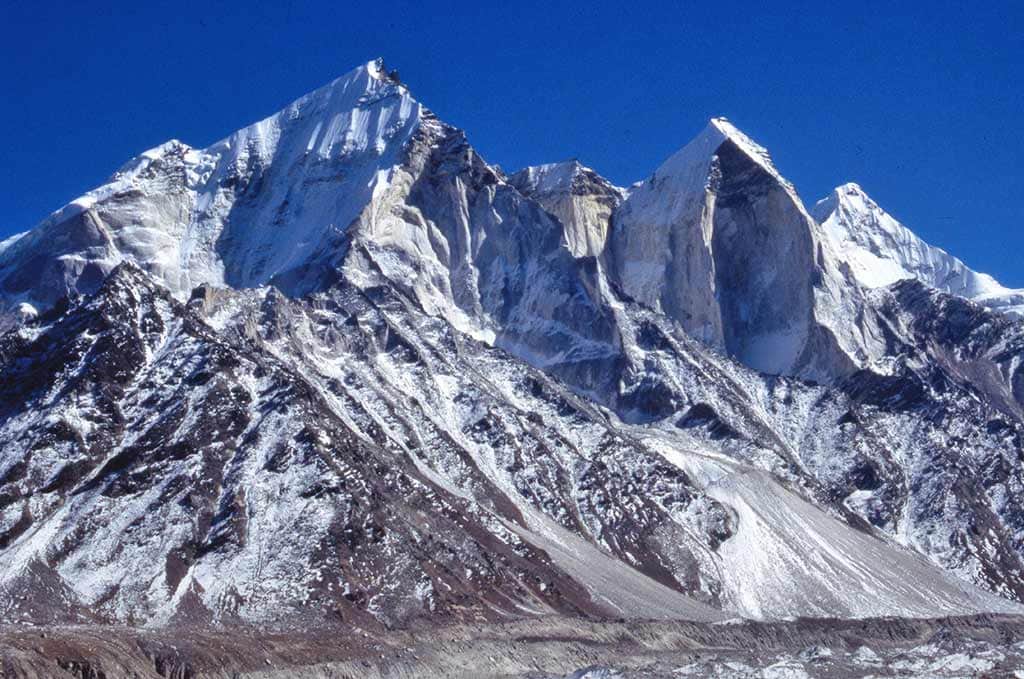 many cracks on gangotri glacier due to heavy rain 